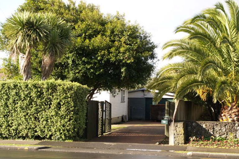 Photo of property in 49 Favona Road, Favona, Auckland, 2024