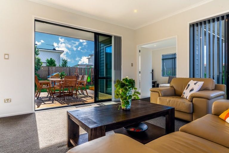 Photo of property in 2 Taikura Avenue, Red Beach, 0932