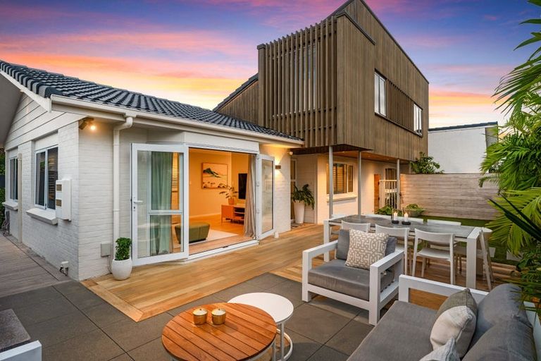 Photo of property in 26 Margaret Place, Milford, Auckland, 0620