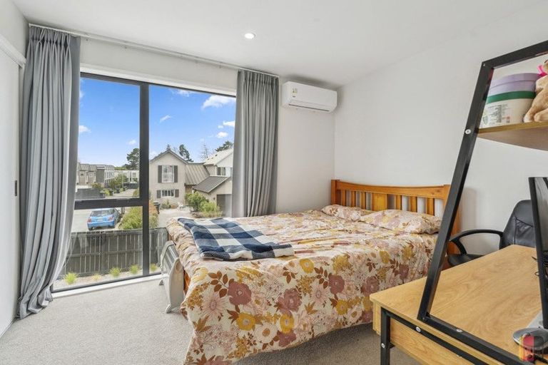 Photo of property in 2 Mikoikoi Crescent, Mangere Bridge, Auckland, 2022