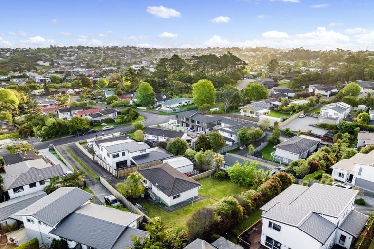 Photo of property in 25 Helleur Road, Massey, Auckland, 0614