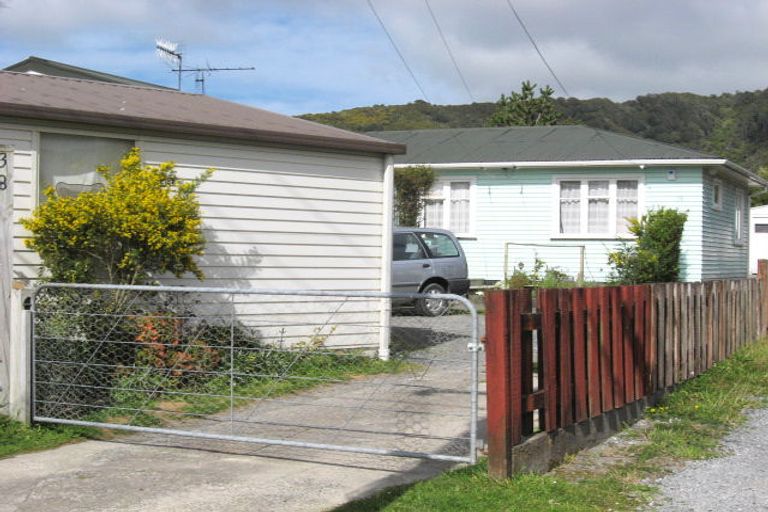 Photo of property in 38 Hinau Grove, Wainuiomata, Lower Hutt, 5014