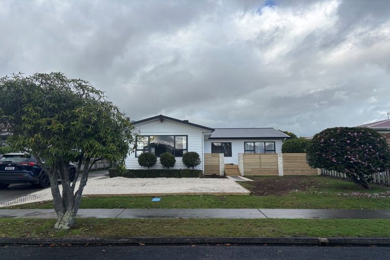 Photo of property in 32 Lawrie Avenue, Pukekohe, 2120