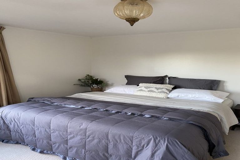 Photo of property in 10 Porter Avenue, Te Atatu South, Auckland, 0610