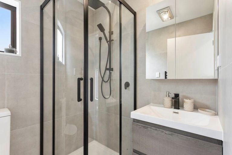 Photo of property in 2/86 Gloria Avenue, Te Atatu Peninsula, Auckland, 0610