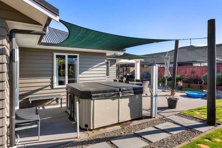 Photo of property in 22 Dreaver Drive, Waitara, 4320