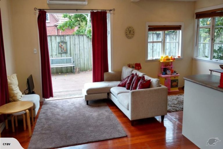 Photo of property in 1b Miller Road, Mangere Bridge, Auckland, 2022