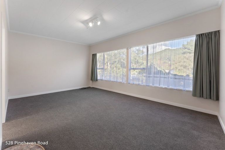 Photo of property in 52 Pinehaven Road, Pinehaven, Upper Hutt, 5019