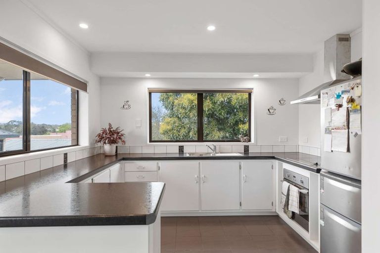 Photo of property in 13 Seaview Rise, Waiuku, 2123