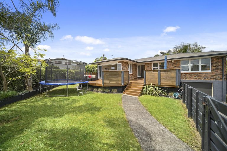 Photo of property in 54 Bradbury Road, Botany Downs, Auckland, 2010