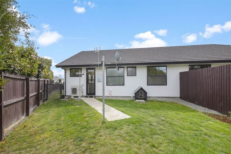 Photo of property in 8 Hurst Place, Parklands, Christchurch, 8083