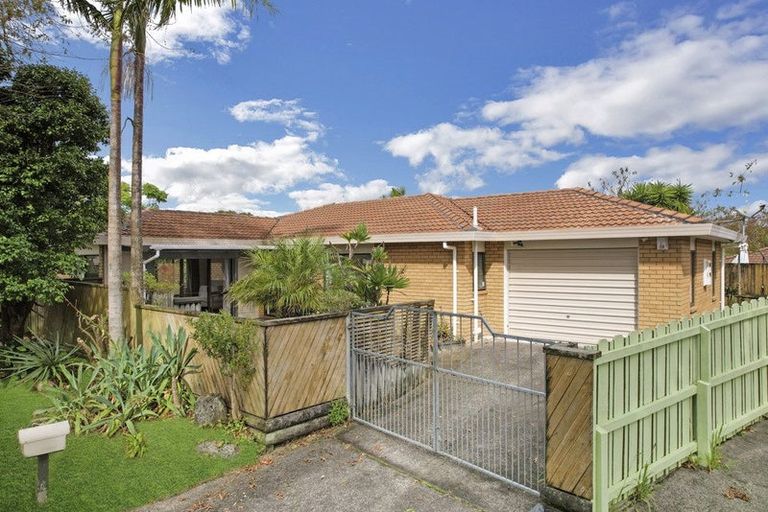 Photo of property in 5 Oakhaven Place, Ranui, Auckland, 0612