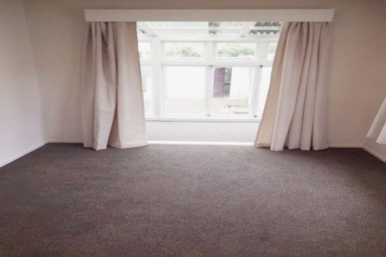 Photo of property in 4 Queen Mary Avenue, New Lynn, Auckland, 0600