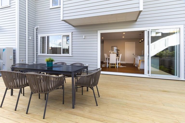 Photo of property in 32 Maka Terrace, Orewa, 0931