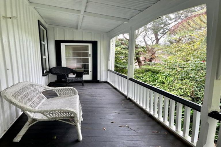 Photo of property in 11 Pendarves Street, New Plymouth, 4310