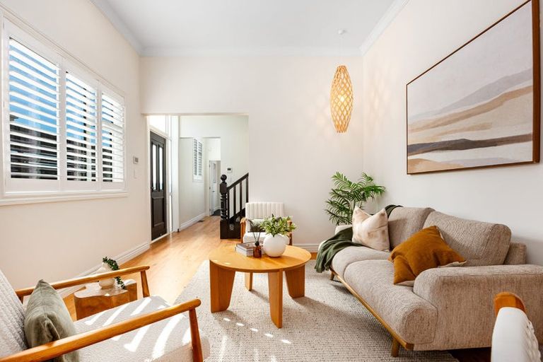 Photo of property in 2-4 Caroline Street, Mount Victoria, Wellington, 6011