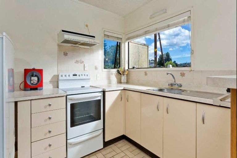 Photo of property in 2/708 Beach Road, Browns Bay, Auckland, 0630