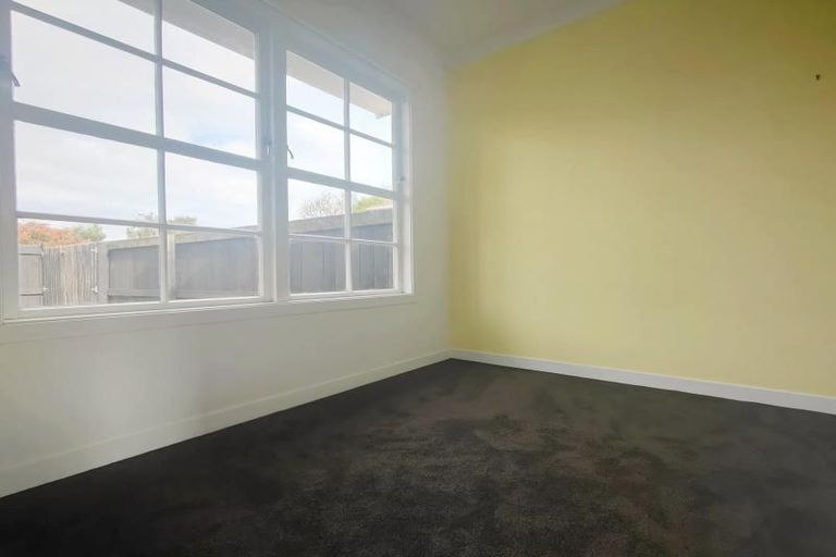 Photo of property in 33b Gill Avenue, Te Atatu Peninsula, Auckland, 0610