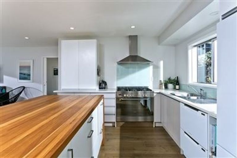 Photo of property in 1/2 Spencer Terrace, Hauraki, Auckland, 0622