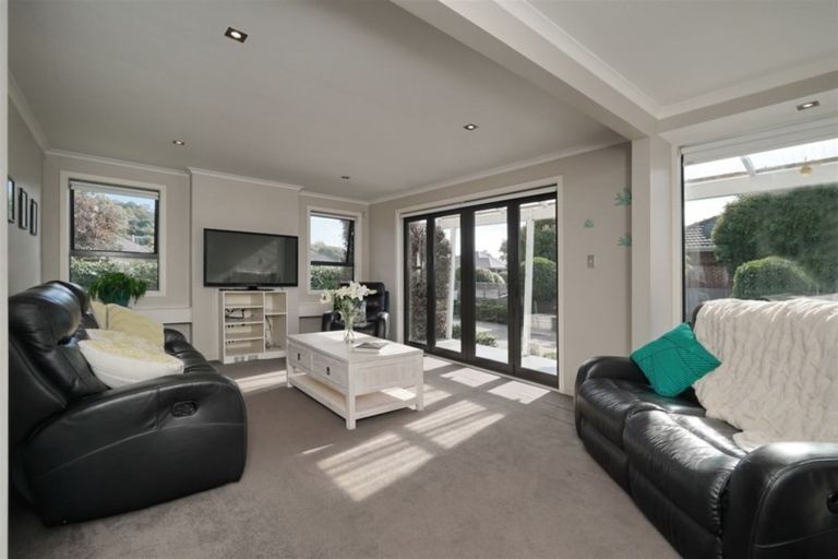 Photo of property in 15 Lascelles Street, Saint Martins, Christchurch, 8022