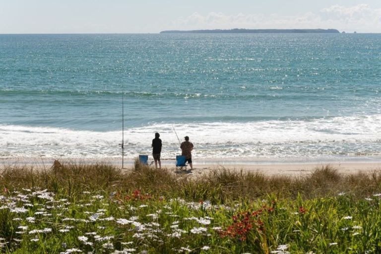 Photo of property in 131 Karewa Parade, Papamoa Beach, Papamoa, 3118