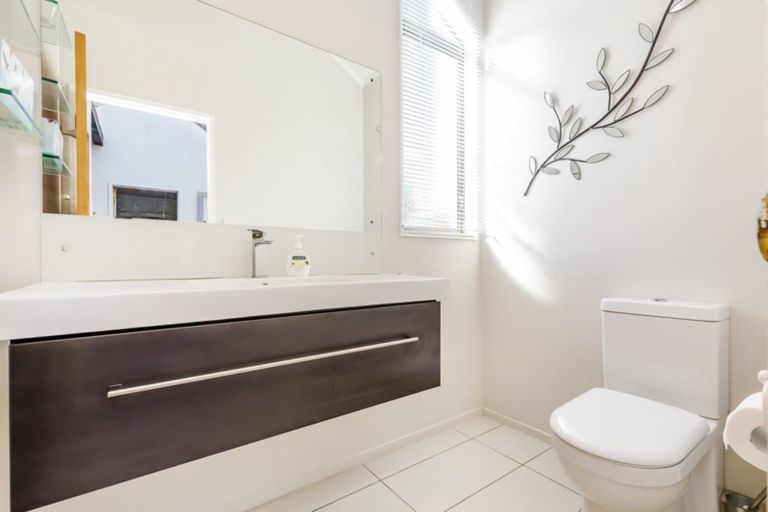 Photo of property in 52 Leeward Drive, Whitby, Porirua, 5024