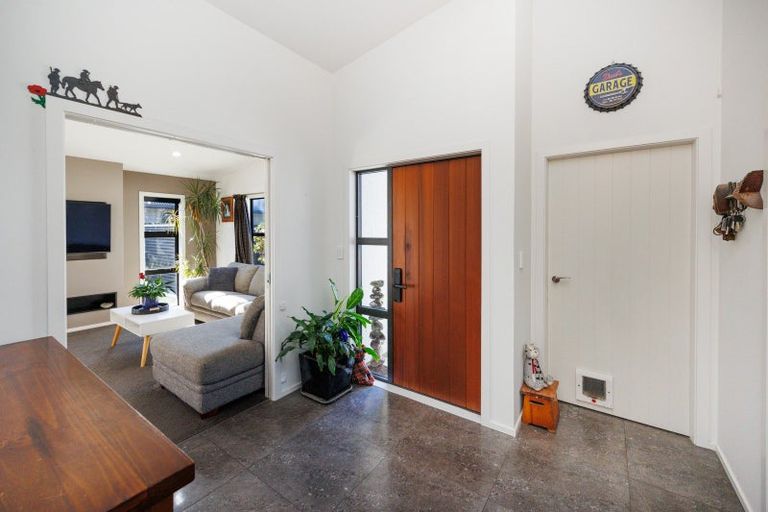 Photo of property in 51 Chestnut Close, Kelvin Grove, Palmerston North, 4414