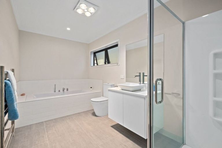 Photo of property in 14 Sacred Kingfisher Road, Hobsonville, Auckland, 0616