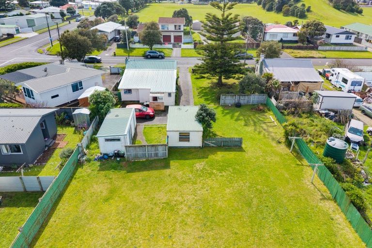 Photo of property in 21 Hood Street, Castlecliff, Whanganui, 4501
