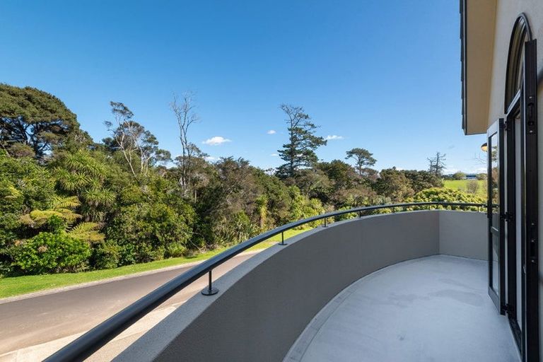 Photo of property in 7 Emerald Way, Rosedale, Auckland, 0632