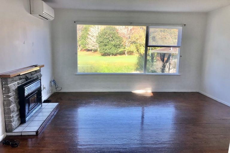 Photo of property in 1/13 Heather Place, Sunnynook, Auckland, 0620