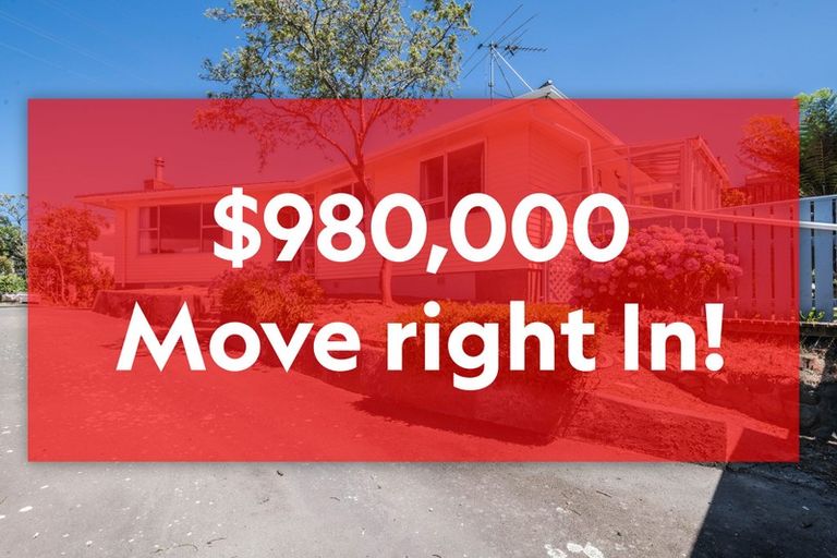 Photo of property in 8 Link Road, Newlands, Wellington, 6037