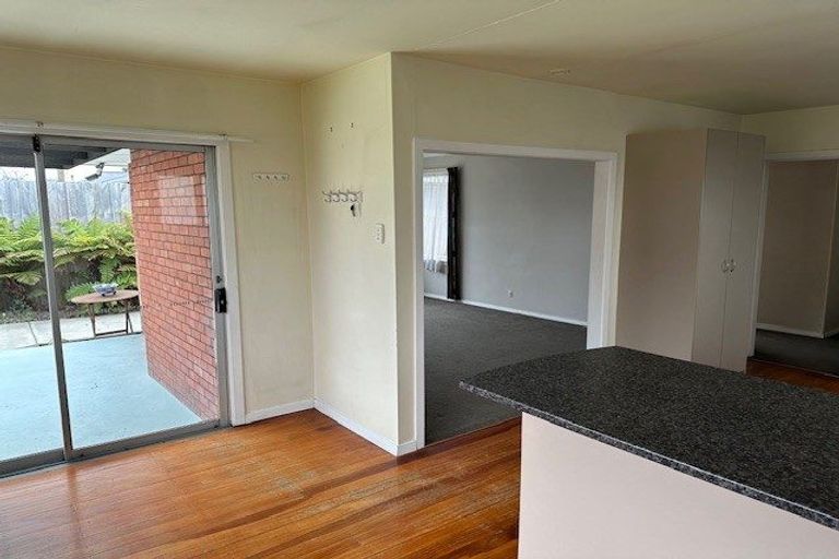 Photo of property in 90 Frensham Crescent, Woolston, Christchurch, 8062