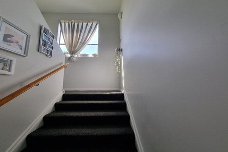 Photo of property in 96 Mcleod Road, Te Atatu South, Auckland, 0610