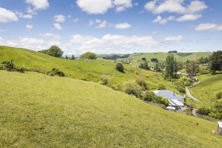 Photo of property in 18 Marshall Road, Hunterville, 4730