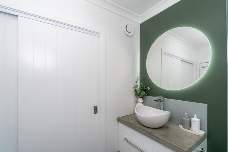 Photo of property in 21 Government Road, Raglan, 3225