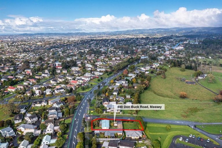 Photo of property in 490 Don Buck Road, Massey, Auckland, 0614