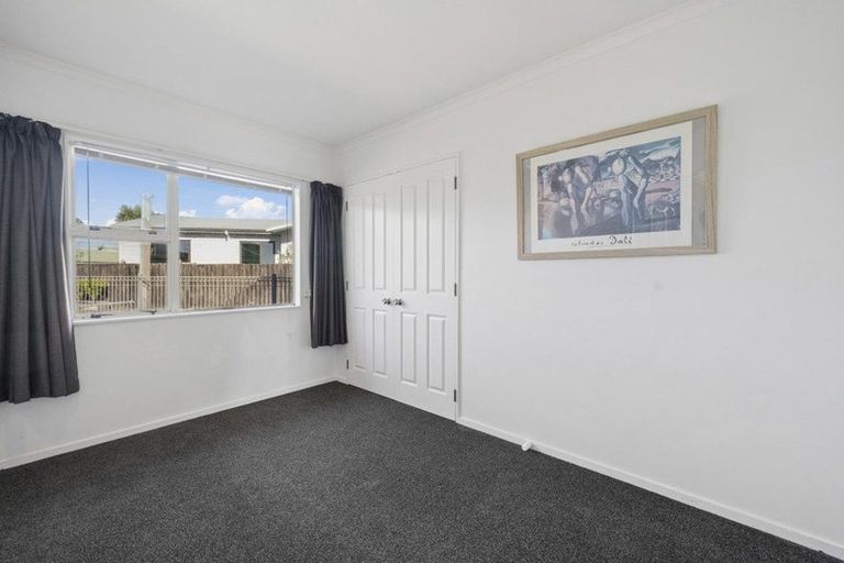 Photo of property in 5 Adrian Grove, Waikanae Beach, Waikanae, 5036