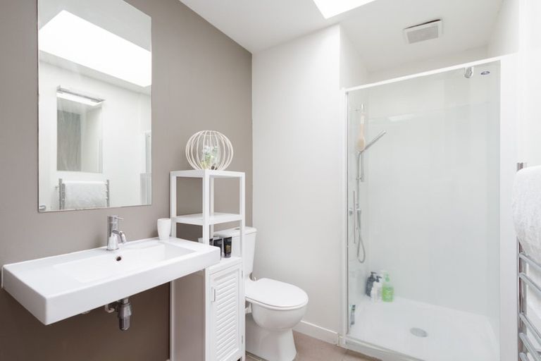 Photo of property in 19 Tiketike Way, Brooklyn, Wellington, 6021