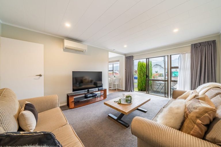 Photo of property in 48f2- Kowhai Avenue, Ebdentown, Upper Hutt, 5018