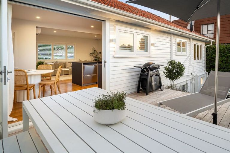 Photo of property in 1/121 Ocean View Road, Hillcrest, Auckland, 0627
