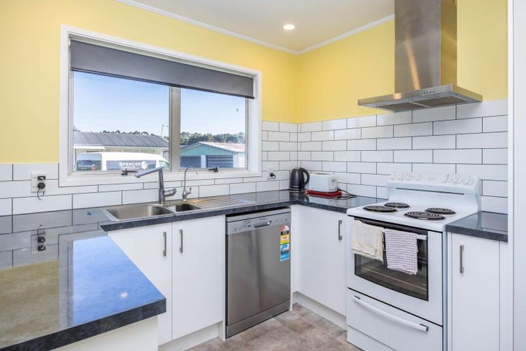 Photo of property in 16 Blundell Place, Huntly, 3700