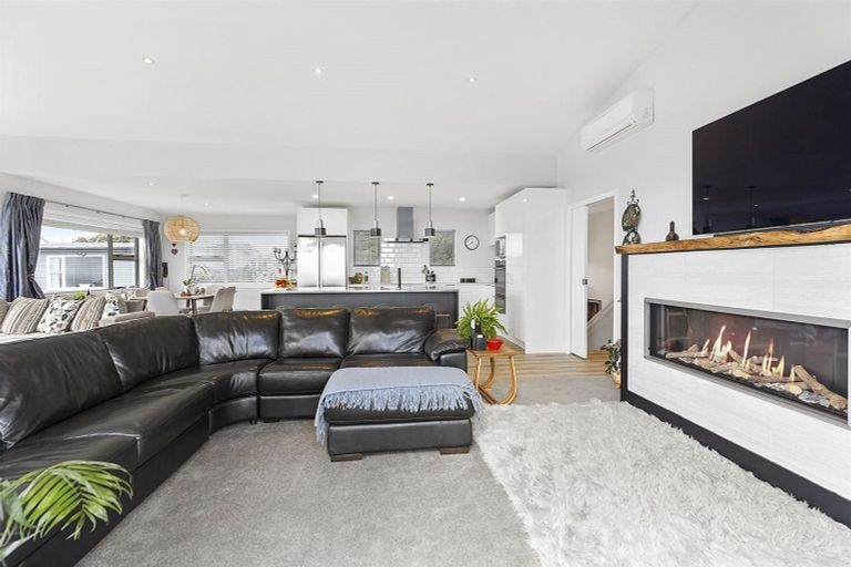 Photo of property in 58a Kahu Road, Paremata, Porirua, 5024