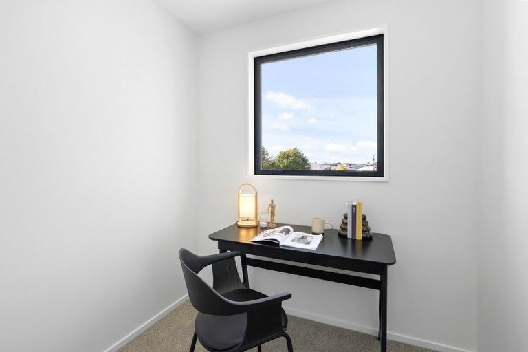 Photo of property in 14 Village Green Drive, Huntingdon, 7774