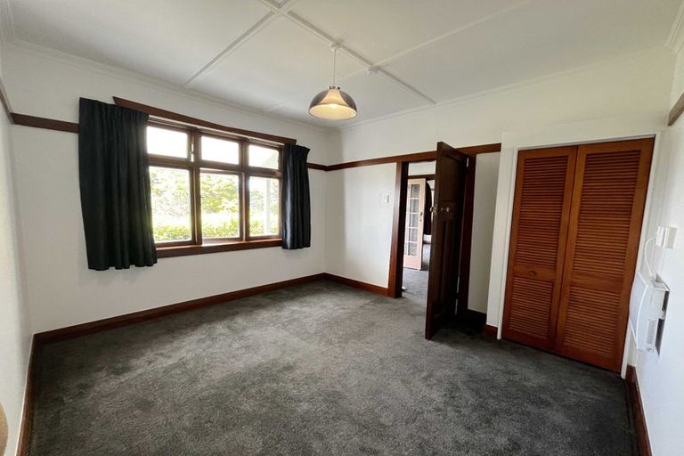 Photo of property in 19 Highbury Crescent, Aro Valley, Wellington, 6012