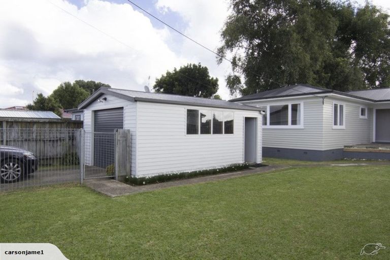 Photo of property in 2 Hikurangi Street, Te Atatu Peninsula, Auckland, 0610