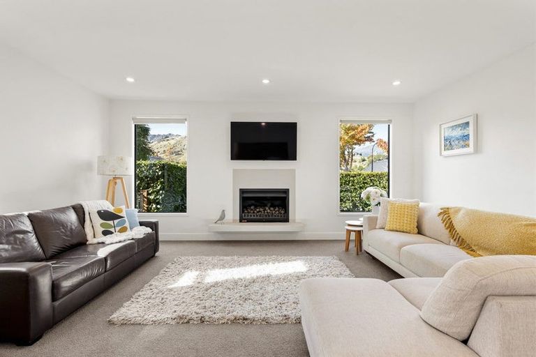 Photo of property in 2 Bridesdale Drive, Lake Hayes, Queenstown, 9304