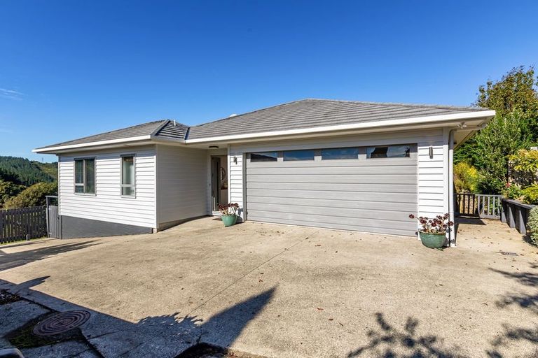 Photo of property in 21 Mcewen Crescent, Riverstone Terraces, Upper Hutt, 5018