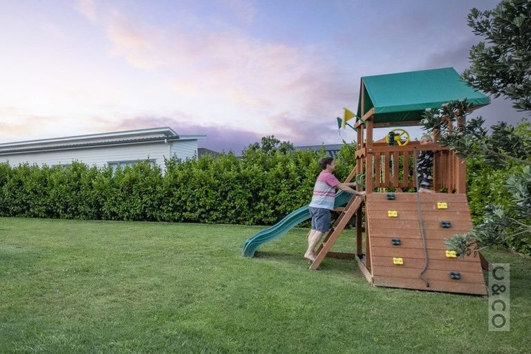 Photo of property in 11 Floyd Road, Riverhead, 0820