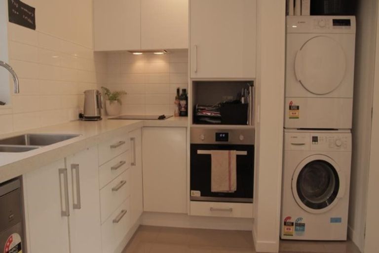 Photo of property in 24u7 Princess Terrace, Newtown, Wellington, 6021